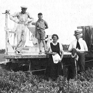 Howard Ferguson, Allan Lindsay, Margaret Lindsay, Nat Lindsay, and Earl Lindsay in the late 1930’s.